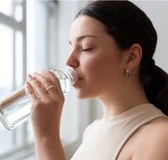 Health Tips: ਕੀ ਦੰਦਾਂ ਨੂੰ ਬੁਰਸ਼ ਕਰਨ ਤੋਂ ਪਹਿਲਾਂ ਪਾਣੀ ਪੀਣਾ ਜ਼ਰੂਰੀ ਹੈ? ਇਸ ਦੇ ਕੀ ਫਾਇਦੇ ਹਨ? ਮਾਹਰ ਤੋਂ ਜਾਣੋ