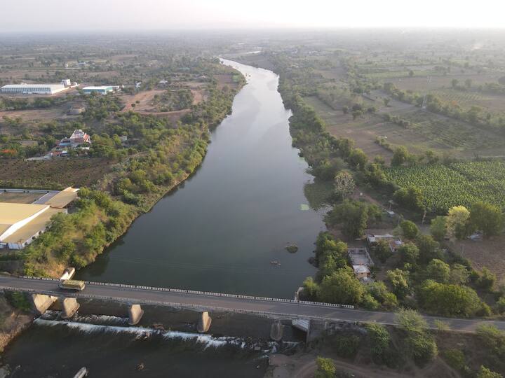 नदीलगतच्या परिसरातील भूजल पातळी वाढल्याने शेतकऱ्यांना ओलिताकरिता याचा फायदा होत   असून चार-पाच गावातील शेतकरी आपल्या शेतात बारा ही महिने पिक घेतात