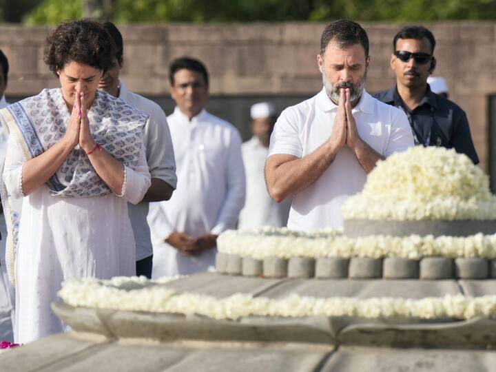 Congress leaders Rahul Gandhi and Priyanka Gandhi were also seen at 'Vir Bhumi' while paying homage to their father. (Image Source: PTI)