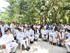 अखिलेश यादव के साथ नजर आए चाचा शिवपाल और रामगोपाल, तस्वीरों में धर्मेंद्र और आदित्य समेत परिवार के ये लोग भी दिखे