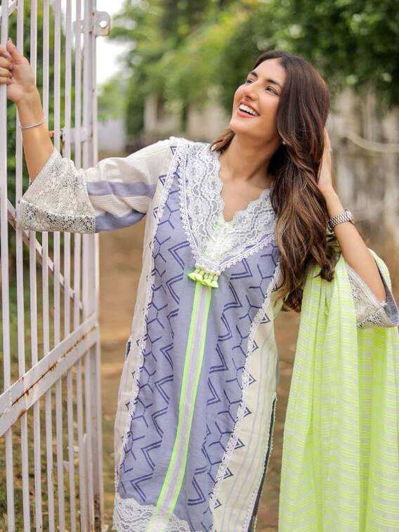 सिंपल लुक को मॉडर्न टच देंगी ये डिजाइंस, एक बार जरूर करें ट्राई