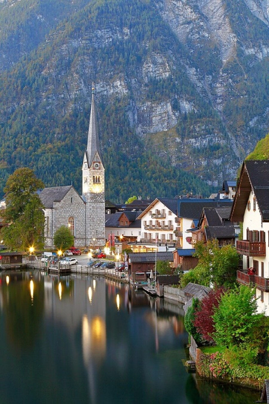 Hallstatt: इस अद्भुत शहर में टूरिस्ट्स अब नहीं ले पाएंगे सेल्फी, सरकार ने लगवा दी बाड़, दुनियाभर से देखने आते थे लाखों लोग