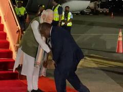 PM Modi Papua New Guinea Visit: PM મોદી પાપુઆ ન્યૂ ગિની પહોંચ્યા, પ્રધાનમંત્રી જેમ્સ મારાપેએ પગે લાગી સ્વાગત કર્યું