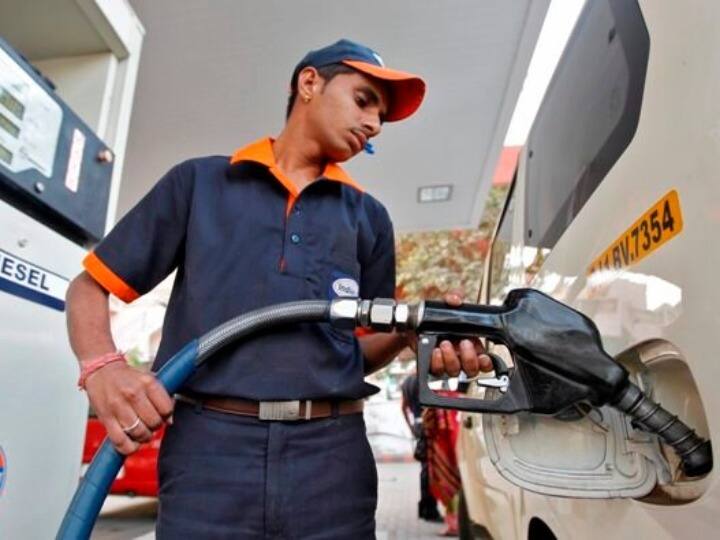 Petrol and Diesel Price Today in India 13th June 2023 Petrol and Diesel Rate Today in mumbai Delhi Bangalore Chennai Hyderabad and More Cities Petrol Diesel price In Metro Cities देशात वर्षभरापासून पेट्रोल-डिझेल 'जैसे थे'; तुमच्या शहरांत किती रुपयांना मिळतंय एक लिटर पेट्रोल?
