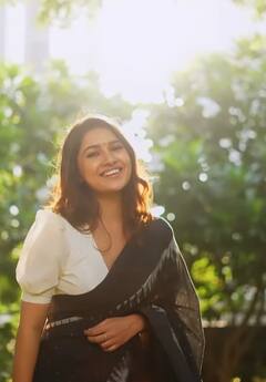 Vani bhojan : ஹையோ ஹையோ ஹையோ கொல்லுறாலே..நடிகை வாணி போஜனின் ரீசண்ட் சாரி க்ளிக்ஸ்!