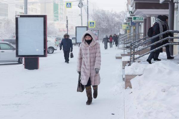 બર્ફીલા ધુમ્મસથી ઢંકાયેલા યાકુત્સ્કને જોઈને એનાસ્તાસિયા કહે છે કે તમને અહીં ઠંડી નહીં લાગે કારણ કે શરીર લગભગ સુન્ન થઈ ગયું છે. જ્યાં સુધી તમે શરીરને સામાન્ય બનાવશો અથવા મન સામાન્ય છે ત્યાં સુધી શરીર આ તાપમાન સાથે એડજસ્ટ થાય છે. શરત એટલી જ કે તમારી પાસે સારા ગરમ કપડાં હોવા જોઈએ.