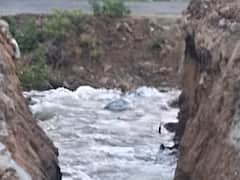 पक्षियों को पानी पिलाने के लिए तोड़ दी डेम की दीवार, कांग्रेस के पूर्व विधायक ने जताई नाराजगी