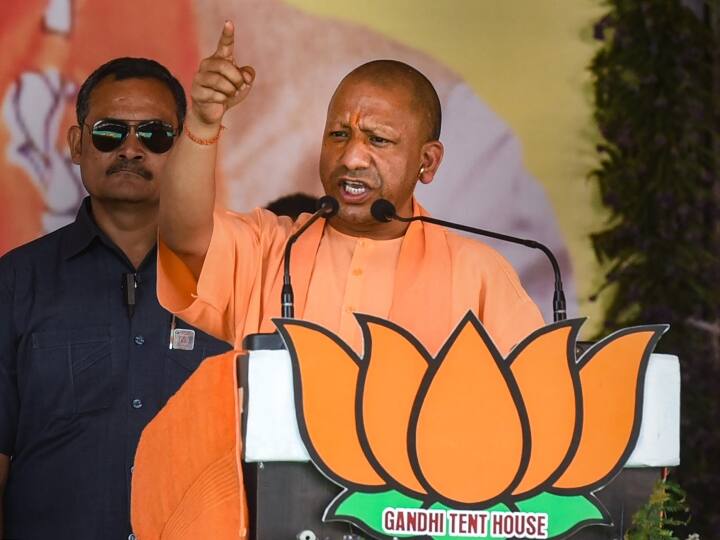 Lok Sabha Elections 2024 in India CM Yogi Adityanath preparing for cabinet reshuffle in UP Many ministers can be removed Lok Sabha Elections 2024: लोकसभा चुनाव से पहले यूपी में कैबिनेट फेरबदल की तैयारी में CM योगी, कई मंत्रियों पर गिरेगी गाज?