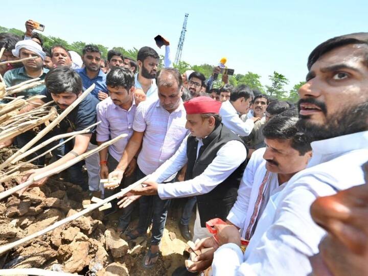 समद्रा देवी काफी लंबे समय से बिमार थीं. उनका सैफई मेडिकल कॉलेज में  इलाज कराया जा रहा था. कुछ दिनों पहले उनकी हालत  ज्यादा बिगड़ी. उसके बाद से ही वो सैफई मेडिकल कॉलेज में भर्ती थीं.