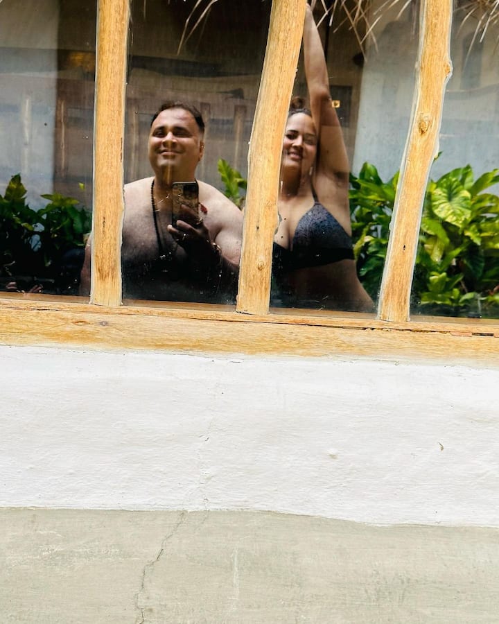 అనసూయ బికినీ ఫోటోలు బయటికి రావడం ఇదే మొదటిసారి.