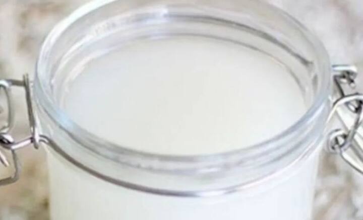 তবে ভাত পুরোপুরি সেদ্ধ হওয়া পর্যন্ত অপেক্ষা করতে হবে না। চাল যখন আধসেদ্ধ হয়ে যাবে, তখনই পরিমাণ মতো ফ্যান আলাদা করে ঢেলে নিন কাপে।