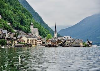 Hallstatt: इस अद्भुत शहर में टूरिस्ट्स अब नहीं ले पाएंगे सेल्फी, सरकार ने लगवा दी बाड़, दुनियाभर से देखने आते थे लाखों लोग
