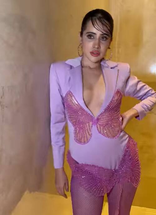 हमेशा की तरह उर्फी को उनके इस आउटफिट के लिए काफी ट्रोल किया जा रहा है.