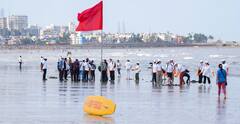 G20 beach cleanup in Mumbai: मुख्यमंत्री एकनाथ शिंदेंकडून जुहू बीचवर स्वच्छता मोहिम