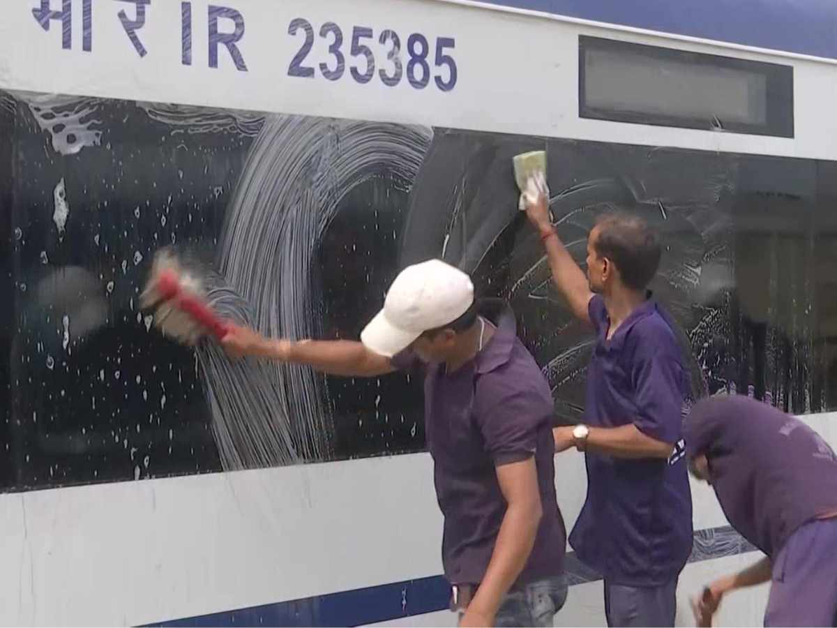 Northeast First Vande Bharat Express Trains New Jalpaiguri West Bengal ...