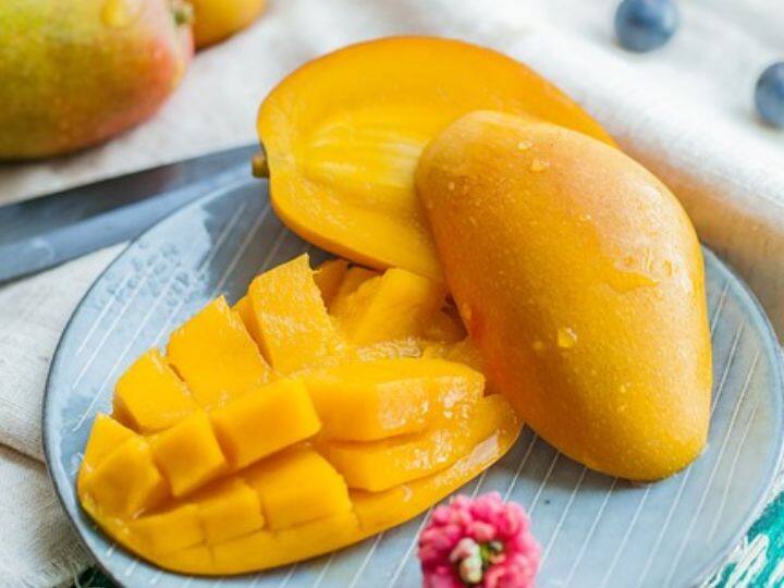 Mango Health Benefits And Risk Never Eat Mangoes With These Foods To Avoid Diseases इन चीजों के साथ भूलकर भी न खाएं आम, वरना हेल्थ को लेकर हमेशा रहेंगे परेशान