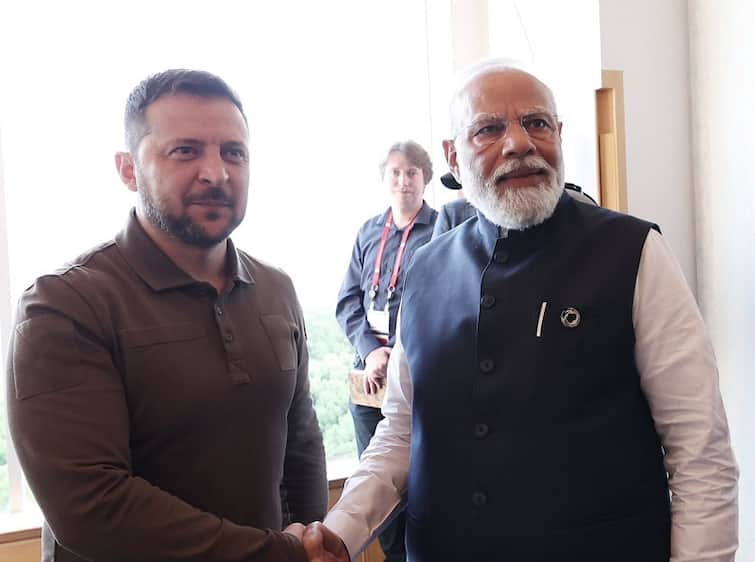 G7 Summit India PM narendra modi Ukraine President Volodymyr Zelenskyy meeting at Hiroshima highlighted in Japanese newspapers Modi Zelenskyy: जापानी मीडिया में छाए मोदी, रूस-यूक्रेन युद्ध के बाद पहली बार जेलेंस्की से मिले भारतीय PM तो यूं बनी सुर्खियां