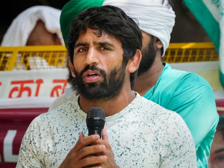 Wrestlers Protest khap panchayat held in rohtak haryana to support wrestlers Wrestlers Protest: पहलवानों के समर्थन में हरियाणा के रोहतक में हो रही खाप पंचायत, लिया जा सकता है बड़ा फैसला