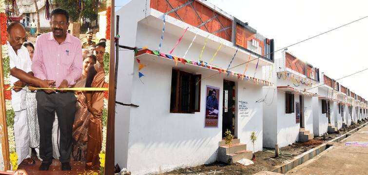 Thanjavur Inauguration of houses built for marginalized people in Pudukkudi, Thanjavur district TNN தஞ்சை மாவட்டம் புதுக்குடியில் விளிம்பு நிலை மக்களுக்காக கட்டப்பட்ட வீடுகள் திறப்பு