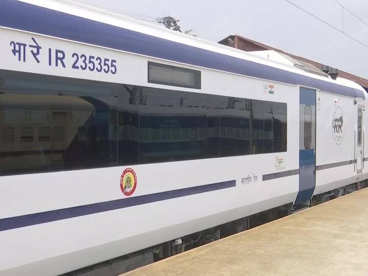 Vande Bharat Express in North East: स्वदेशी तकनीक से बनी वंदे भारत ट्रेन भारतीय रेलवे की महत्वकांक्षी योजनाओं में से एक है. अब तक देश में अलग-अलग राज्यों में कुल 17 वंदे भारत ट्रेन को शुरू किया जा चुका है. जल्द ही नॉर्थ ईस्ट के राज्यों को भी इस ट्रेन का तोहफा मिलने वाला है.