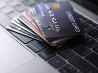 Credit Card : கிரெடிட் கார்டு வரி கூடுகிறது; எவ்வளவு தெரியுமா...? ஜூலை 1 முதல் வருகிறது புதிய விதிமுறை...!