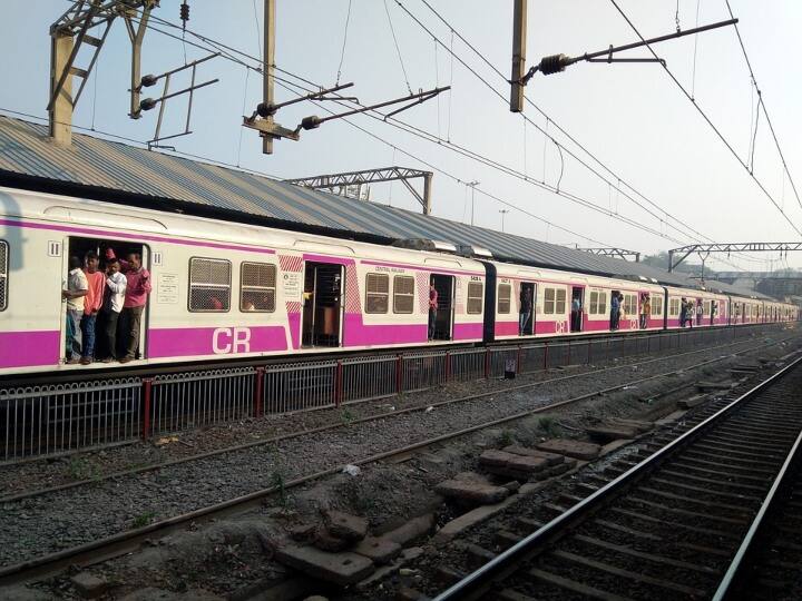 आम आदमी भी एचओ कोटे के तहत कंफर्म टिकट की बुकिंग करा सकता है. हालांकि इसके लिए उसे इमरजेंसी जैसा कुछ दिखाना होगा, जिसके लिए आपको दस्तावेज पेश करना होगा.
