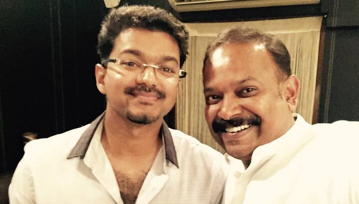 இது குறித்தான வீடியோ ரசிகர்களால் ஷேர் செய்யப்பட்டு இனையத்தில் வைரல் ஆகி வருகிறது