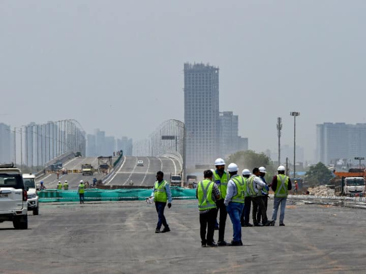 Dwarka Expressway: देश का पहला 8 लेन एलिवेटेड एक्सप्रेस-वे अप्रैल 2024 में हो जाएगा तैयार! NH-48 पर प्रेशर हो जाएगा कम Dwarka Expressway India First 8 Lane Access Controlled Elevated Road Nitin Gadkari Dwarka Expressway: देश का पहला 8 लेन एलिवेटेड एक्सप्रेस-वे अप्रैल 2024 में हो जाएगा तैयार! NH-48 पर प्रेशर हो जाएगा कम