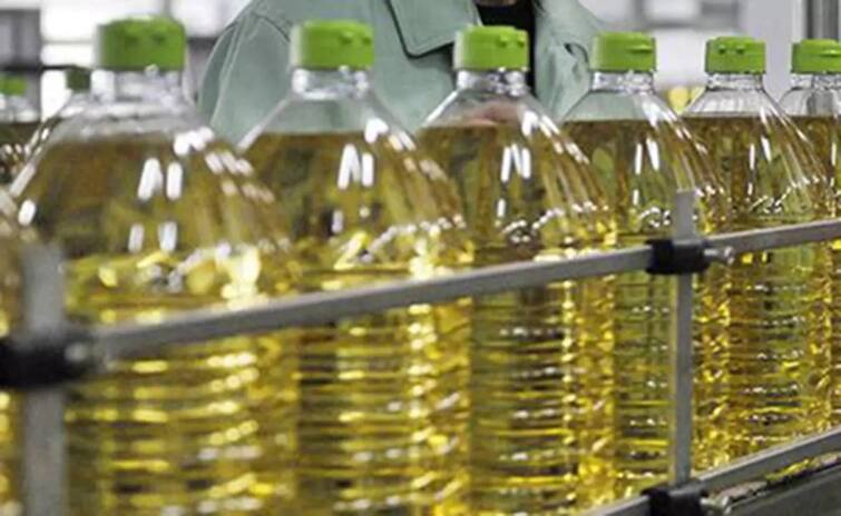 Vadodara: Food department seized 593 litre edible oil quantity in vadodara market Vadodara: વડોદરામાં ખાદ્યતેલના વેપારીઓ પર તવાઇ, લેબૉરેટરી રિપોર્ટમાં તેલના નમૂના ફેઇલ નીકળતા 593 લીટર તેલનો જથ્થો સીઝ