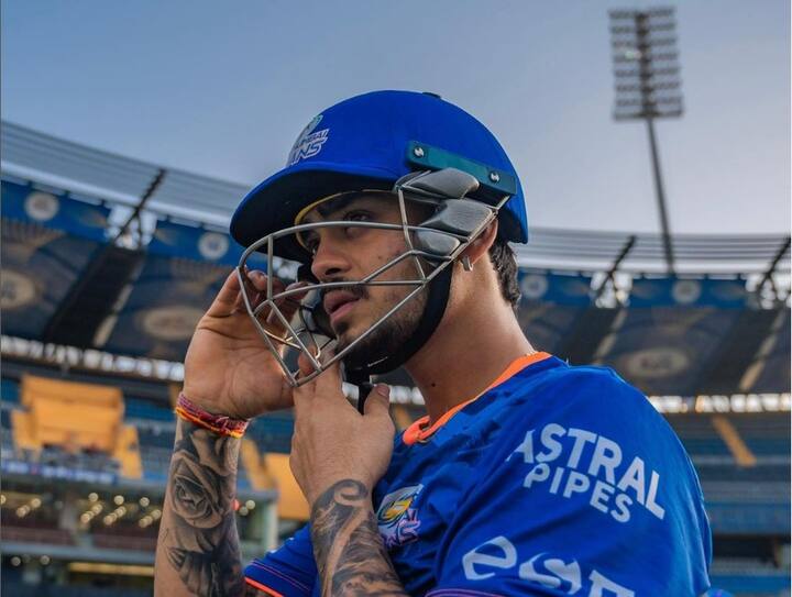 இந்த போட்டியில் வெற்றி பெற்று இரவு நடக்கும் போட்டியில் ஆர்சிபி அணி தோல்வியடைய வேண்டும் அப்படி நடந்தால் மட்டுமே மும்பை  பிளே ஆஃப்ஸ்குள் செல்ல முடியும்