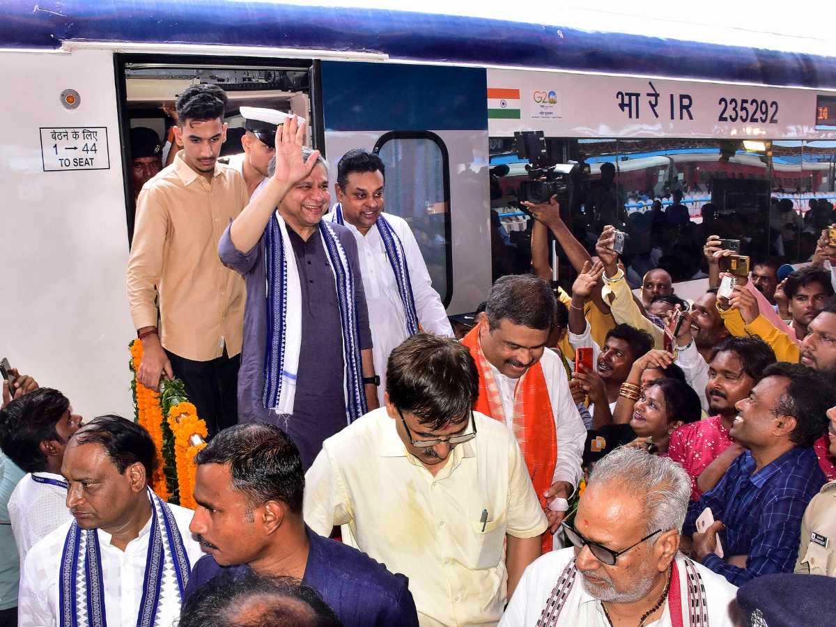 Northeast First Vande Bharat Express Trains New Jalpaiguri West Bengal ...