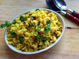 Poha : पोहे आरोग्यासाठी फायदेशीर आहेत का?  काय म्हणतात तज्ज्ञ