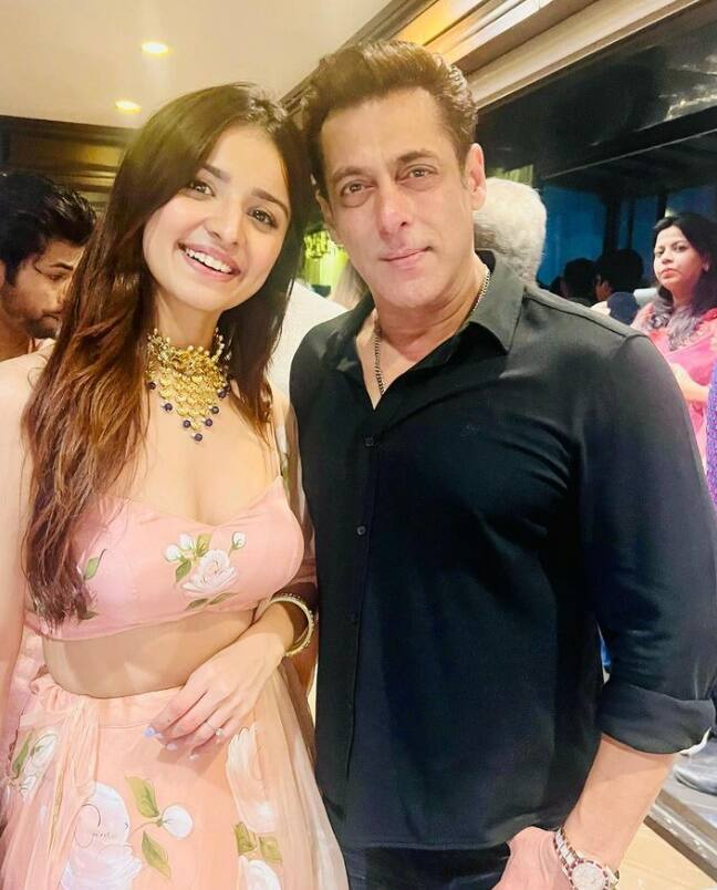 महिमा ने अपने करियर की शुरुआत में ढेरों ऑडिशन दिए थे. उस वकत उनकी उम्र मात्र 10 साल थी. इसके बाद उन्होंने कई ऐड भी किए. एक्ट्रेस सलमान खान की फिल्म अंतीम: द फाइनल ट्रुथ में भी नजर आ चुकी हैं.