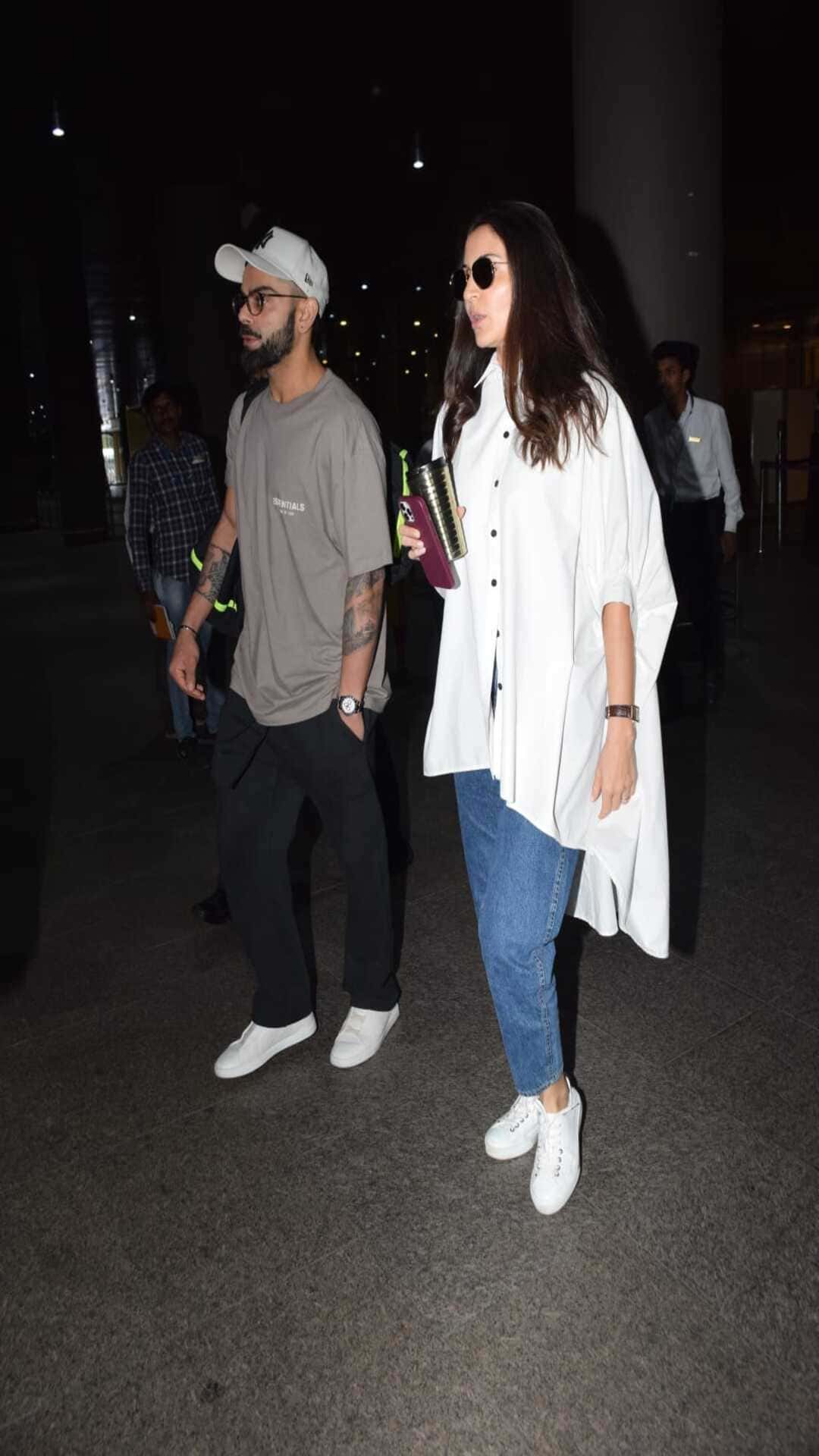 Mumbai: Anushka Sharma spotted at airport