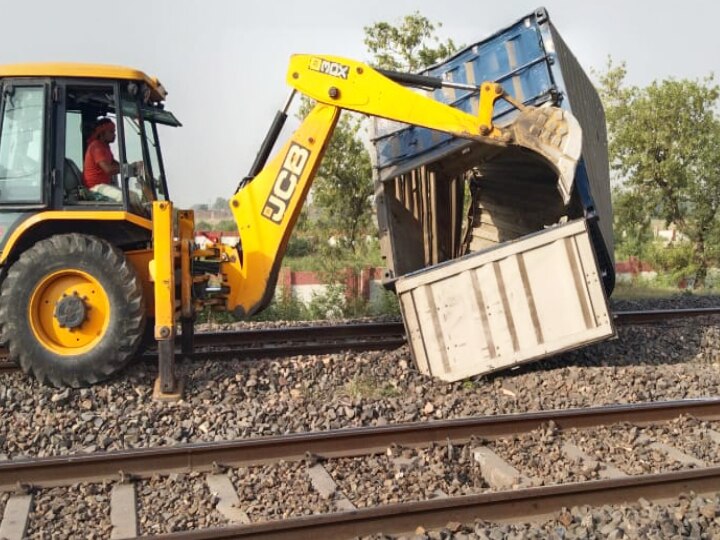 Bihar News: पंडित दीनदयाल-गया रेलखंड पर मालगाड़ी बेपटरी, धनेछा रेलवे स्टेशन के पास हादसा, कई ट्रेनें प्रभावित