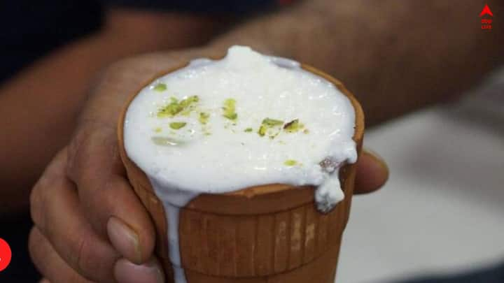 Lassi at home: রাজ্যে তীব্র গরমের মাঝেই লস্যির স্বাদ কে না নিতে চায়। আর খেলেই শীতল অনুভূতি।