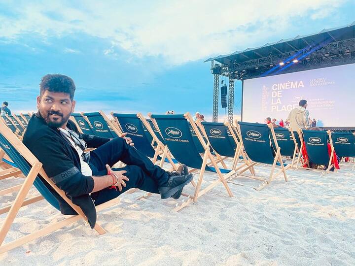 விக்னேஷ் சிவன் பிரான்ஸ் நாட்டில் நடைப்பெற்று வரும் கேன்ஸ் திரைப்பட விழாவில் கலந்து கொண்டுள்ளார்.