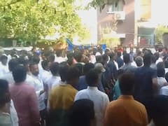 అవినాష్ రెడ్డి తల్లి వద్దకు వైఎస్ విజయమ్మ, ఆరోగ్యపరిస్థితిపై ఆరా