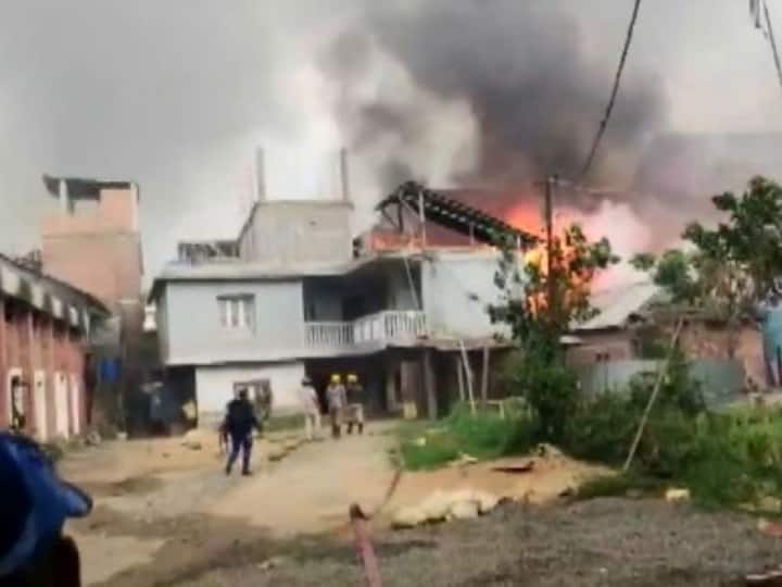 Fresh Violence Erupts In Manipur As Abandoned Houses Sets On Fire In Imphal Manipur Violence: మణిపూర్‌లో మరోసారి హింస, ఇళ్లకు నిప్పు పెట్టిన ఆందోళనకారులు
