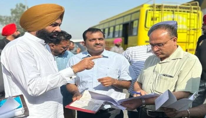 Transport Minister Laljit Singh Bhullar checked the documents of 63 buses at 3 places in Jalandhar , seized 5 buses on the spot and issued challans for 14 ਟਰਾਂਸਪੋਰਟ ਮੰਤਰੀ ਲਾਲਜੀਤ ਭੁੱਲਰ ਵੱਲੋਂ 3 ਥਾਵਾਂ ’ਤੇ 63 ਬੱਸਾਂ ਦੇ ਕਾਗ਼ਜ਼ਾਂ ਦੀ ਜਾਂਚ, ਮੌਕੇ ’ਤੇ 5 ਬੱਸਾਂ ਜ਼ਬਤ ਤੇ 14 ਦੇ ਕੀਤੇ ਚਲਾਨ