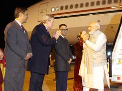 PM Modi Australia Visits: ऑस्ट्रेलिया पहुंचे पीएम मोदी का एयरपोर्ट पर जोरदार स्वागत, भारी संख्या में मौजूद थे भारतीय समुदाय के लोग