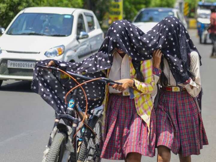 गर्मी और लू की स्थिति को देखते हुए देश के ज्यादातर राज्यों में स्कूलों को बंद कर दिया गया है.