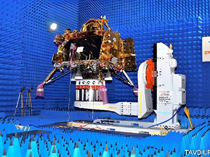 Chandrayaan -3 designed to study the South Pole of the Moon, will be launched on July 12, ISRO said Chandrayaan 3: நிலவின் தென் துருவத்தை ஆய்வு செய்யும் சந்திரயான் 3- இந்த தேதியில் விண்ணில் செலுத்த இஸ்ரோ திட்டம்