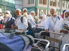 हज यात्रियों का पहला जत्था लखनऊ से रवाना, जिला प्रशासन और एयरपोर्ट अधिकारियों ने किया स्वागत