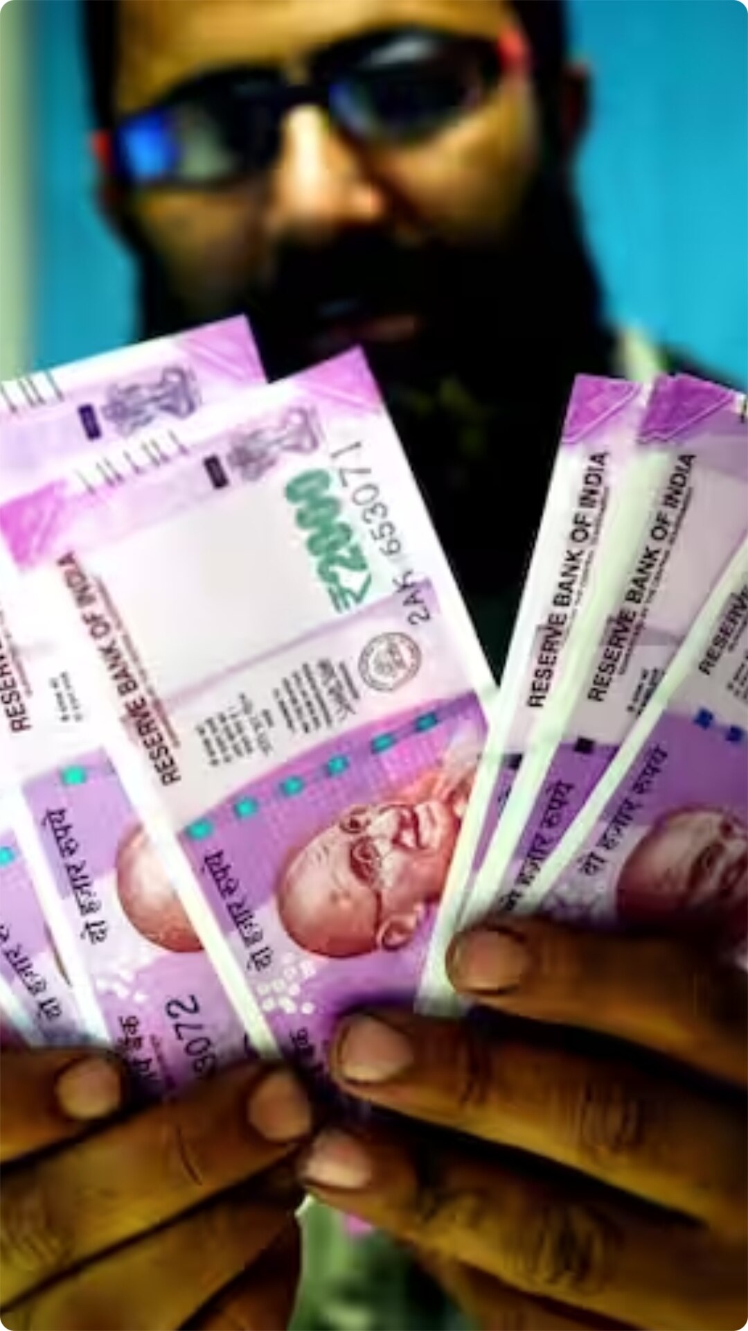2000 Rupee Note in UAE: भारत में 2 हजार के नोट चलन से बाहर होने का असर दुबई तक, वहां रहने वाले लाखों भारतीय कैसे बदलेंगे नोट?