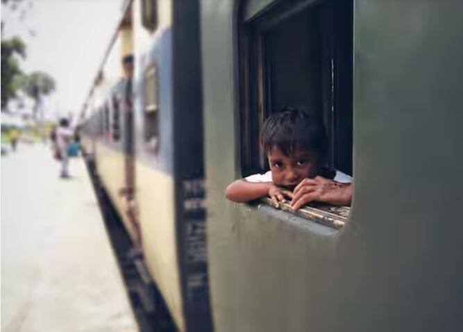 ਜੇਕਰ ਰਾਤ ਦੇ ਸਫ਼ਰ ਵਿੱਚ ਇੱਕ ਔਰਤ ਜਾਂ ਬੱਚੇ ਕੋਲ ਟਿਕਟ ਨਹੀਂ ਹੈ, ਤਾਂ TTE ਉਨ੍ਹਾਂ ਨੂੰ ਰੇਲਗੱਡੀ ਤੋਂ ਹੇਠਾਂ ਨਹੀਂ ਉਤਾਰ ਸਕਦਾ ਹੈ।