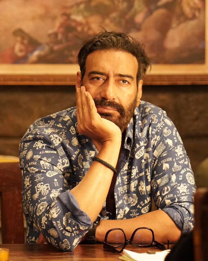 फिर उनकी फिल्म रिलीज हुई और पहली ही फिल्म से अजय देवगन हिट मूवी का खाता खोलने में सफल रहे. अजय देवगन ना सिर्फ कसौटी पर खरे साबित हुए बल्कि धीरे-धीरे बॉलीवुड में उनके नाम का सिक्का चलने लगा.