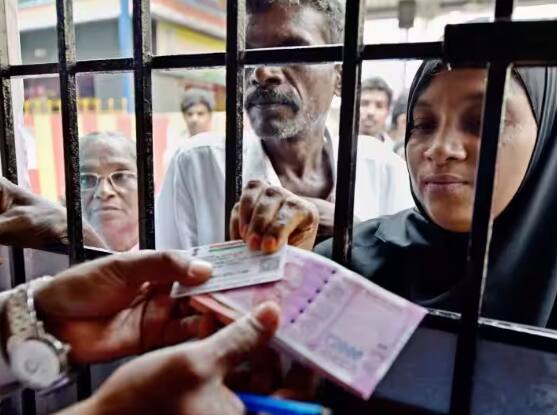 2000 Rupees Exchange: ਭਾਰਤੀ ਰਿਜ਼ਰਵ ਬੈਂਕ ਨੇ 2000 ਰੁਪਏ ਦੇ ਨੋਟ ਵਾਪਸ ਲੈਣ ਦਾ ਫੈਸਲਾ ਕੀਤਾ ਹੈ। ਇਹ ਨੋਟ 23 ਮਈ 2023 ਯਾਨੀ ਕੱਲ੍ਹ ਤੋਂ ਬਦਲੇ ਜਾ ਸਕਦੇ ਹਨ।