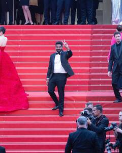 Vignesh Sivan : 'கெத்தா நடந்து வரான் கோட்டு சூட்டு போட்டு வாரான்..’ கேன்ஸ் திரைப்பட விழாவில் விக்னேஷ் சிவன் !