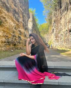 Hariteja: బాలి దీవిలో బ్లాక్ శారీలో యాంకర్ హరితేజ